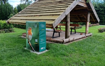Bild Rotkehlchengarten Friedhof in Celle mit Silly Coat Husse