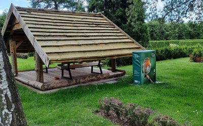 Bild Rotkehlchengarten Friedhof in Celle mit Silly Coat Husse