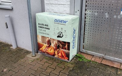 GGEW - Stromkasten mit Silly Coat Husse